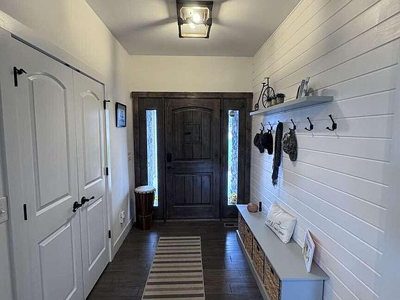 2nd image of 995 Camin Ln