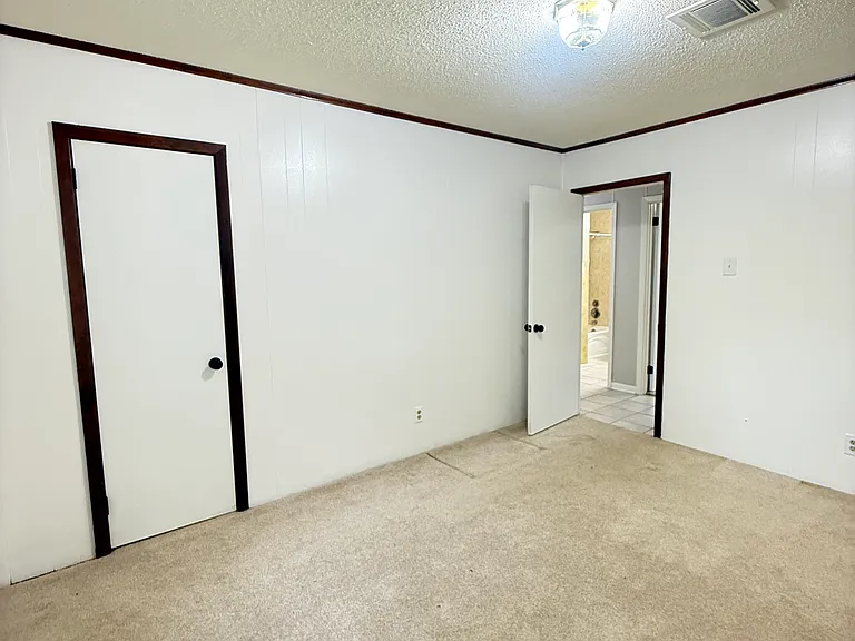 109 Davis Ln — Photo 8