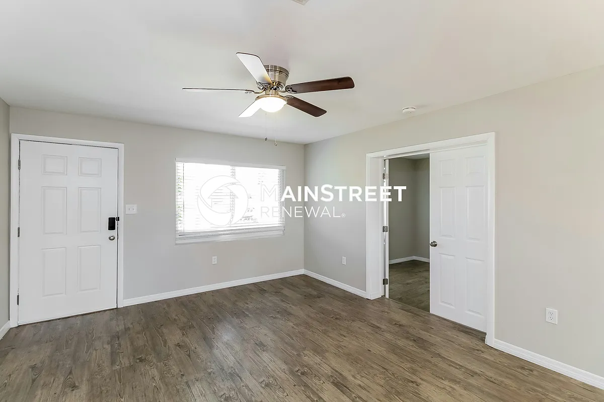 Living Room - 3500 Aloha Dr