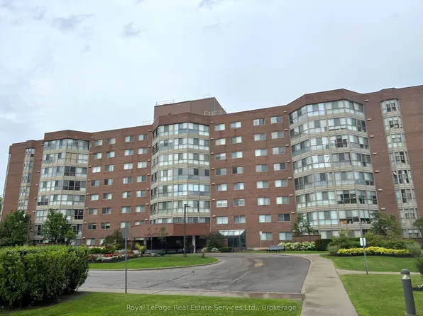 5 Weldrick Rd W #611, Richmond Hill, ON L4C 8S9