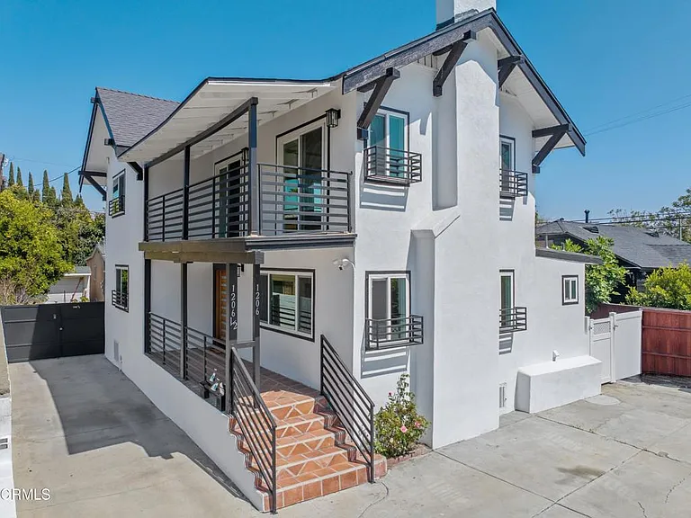 1206 Tamarind Ave — Photo 1