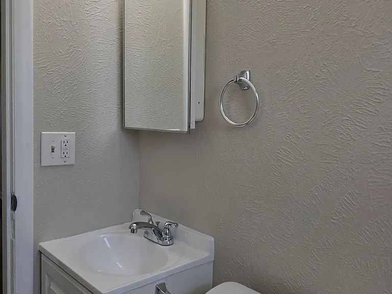 1547 W Byers Pl — Photo 16