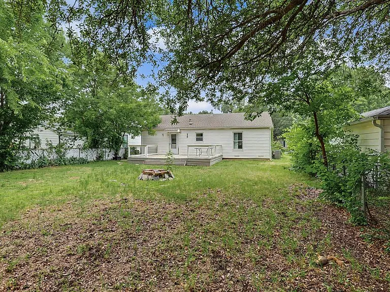 1112 N Lockhart St — Photo 23