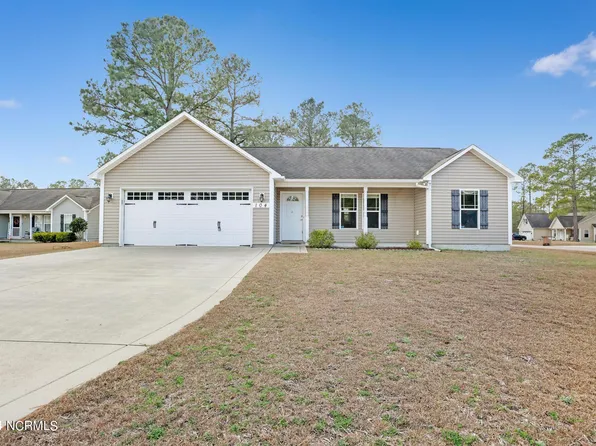 104 Chandas Place, Maple Hill, NC 28454