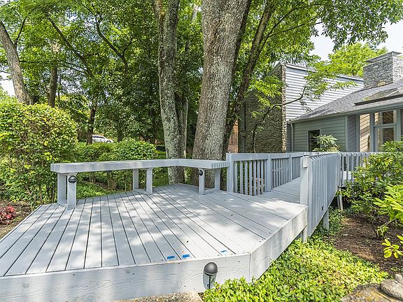 5th image of 2064 Norborne Dr