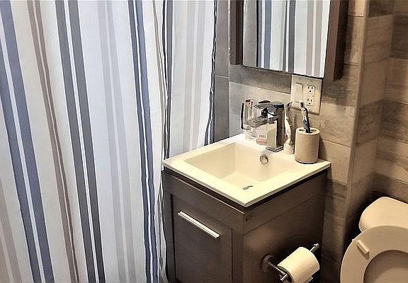 4th image of 219 E 17th St #2L
