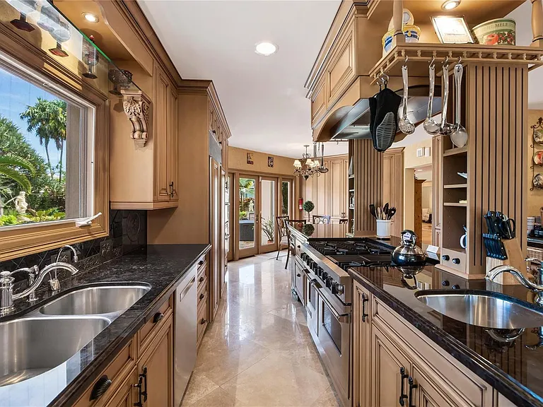 1600 S Ocean Dr — Photo 12