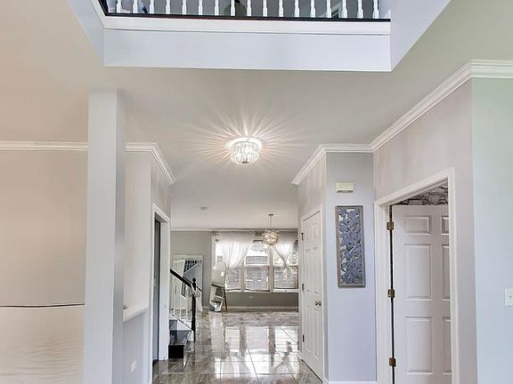 3rd image of 276 Claridge Cir