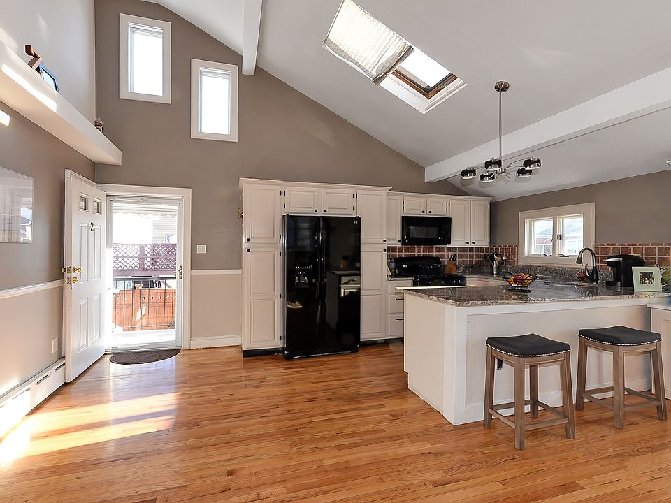 1st image of 52 Abbey Ct