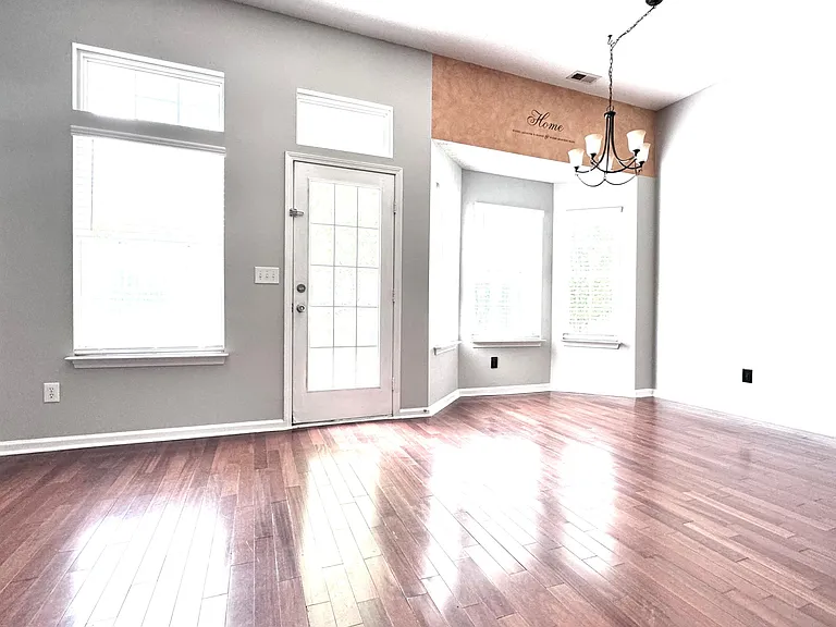 5200 Fennell St — Photo 10