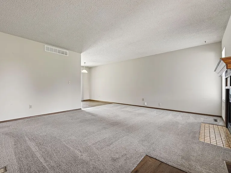 8432-8434 W Thurman St — Photo 3