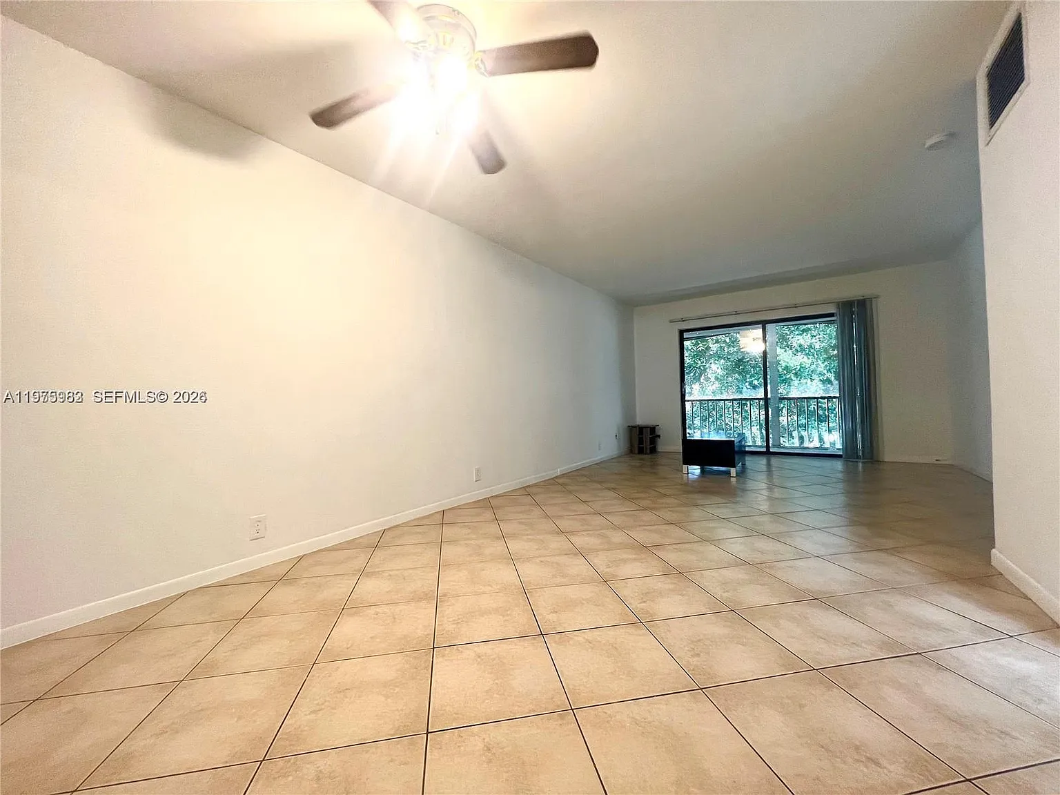 Oakland Shores Condominiu — Photo 4