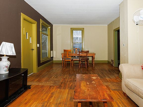 5th image of 517 N Walnut St