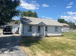 306 S 3rd St, Selah, WA 98942