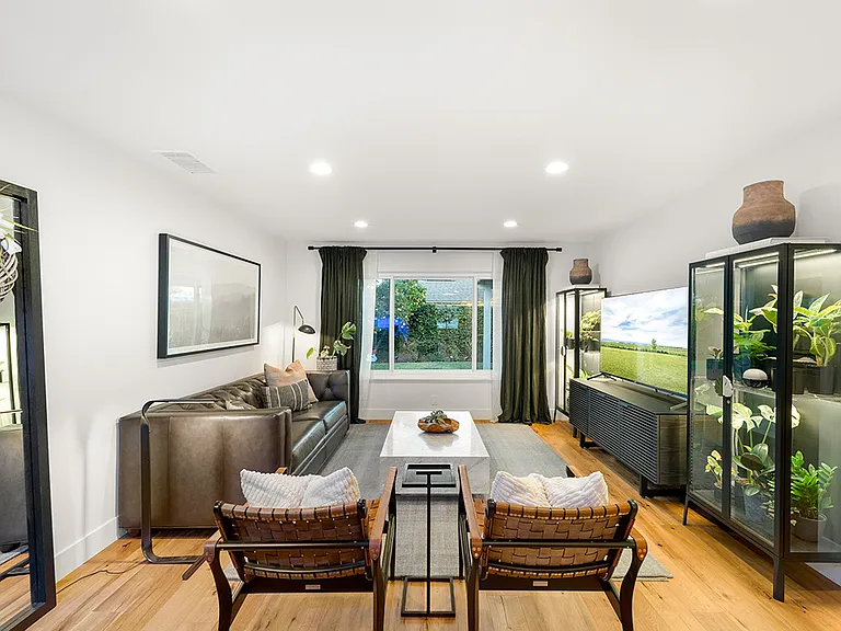 843 Bernard Dr — Photo 18