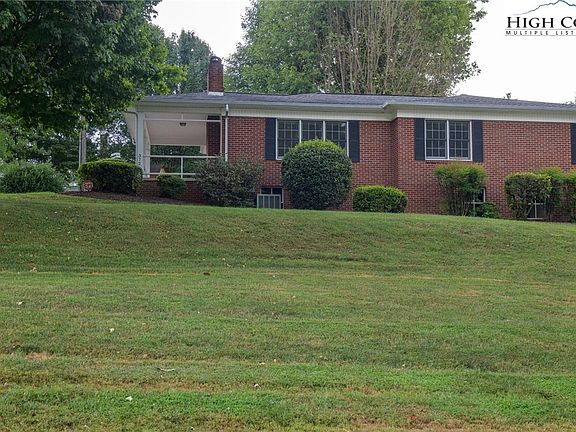 2nd image of 372 NE Eastover Circle