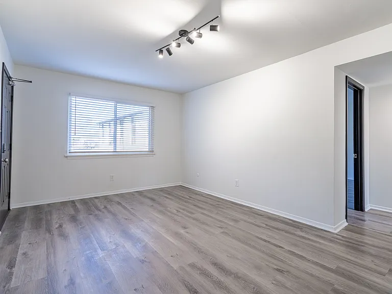 740 Mozley Dr SE #B — Photo 10