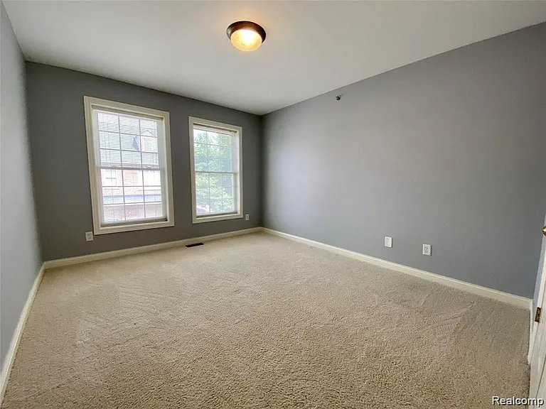 341 S Village Way — Photo 24