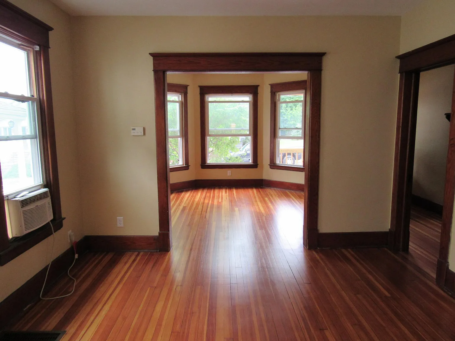 8 Eagle St — Photo 3