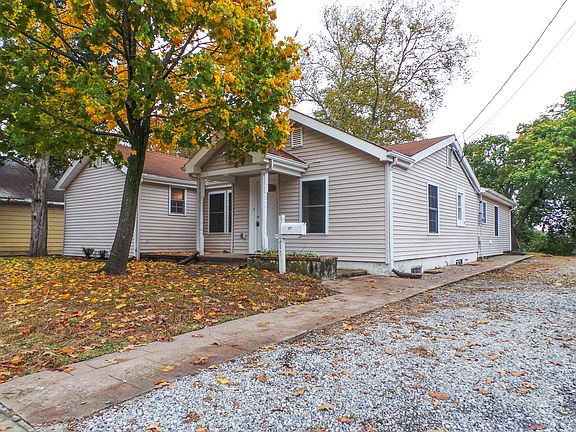 2nd image of 211 Magnolia Ave