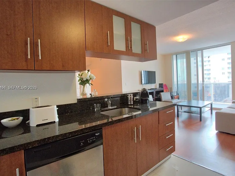 601 NE 23rd St #1004 — Photo 5