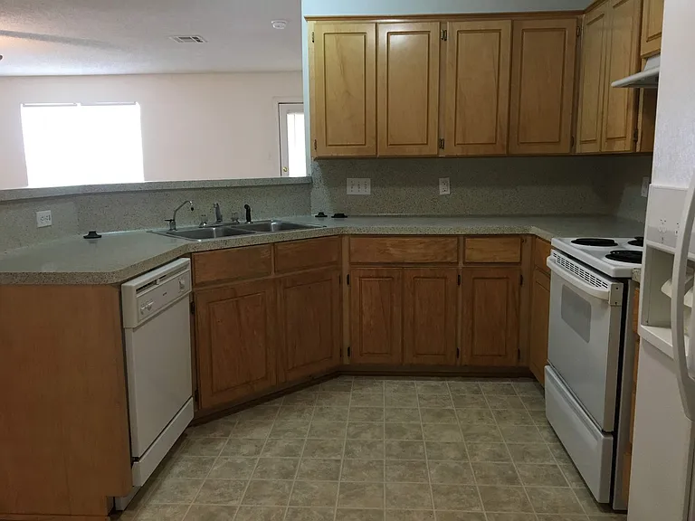 5817 Medina Dr — Photo 6