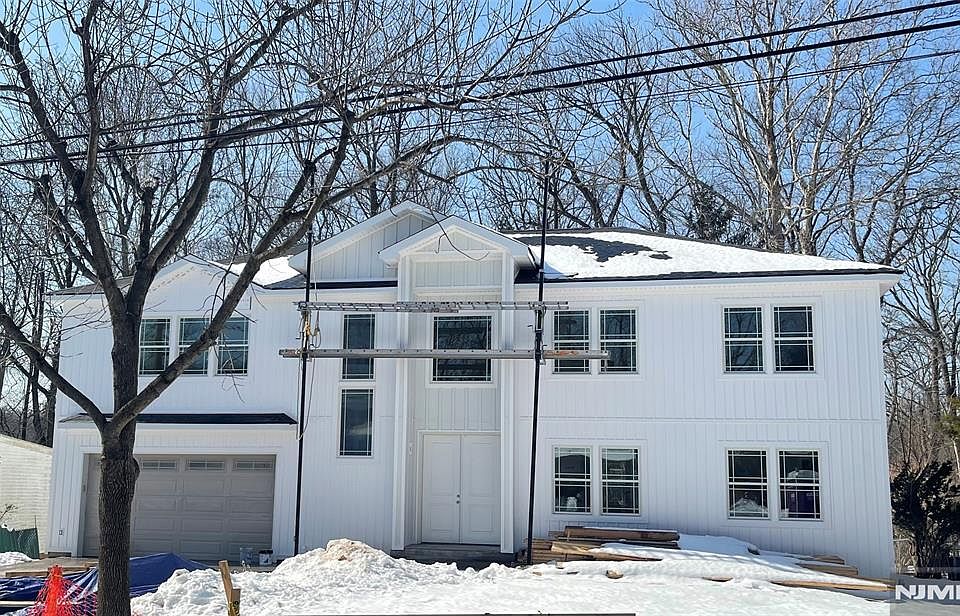 1st image of 405 Valley Rd