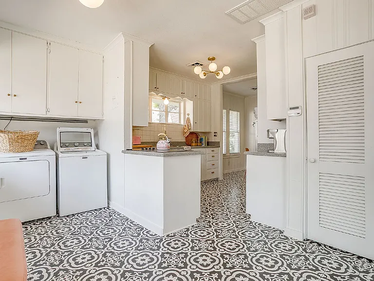 2718 Cockrell Ave — Photo 11