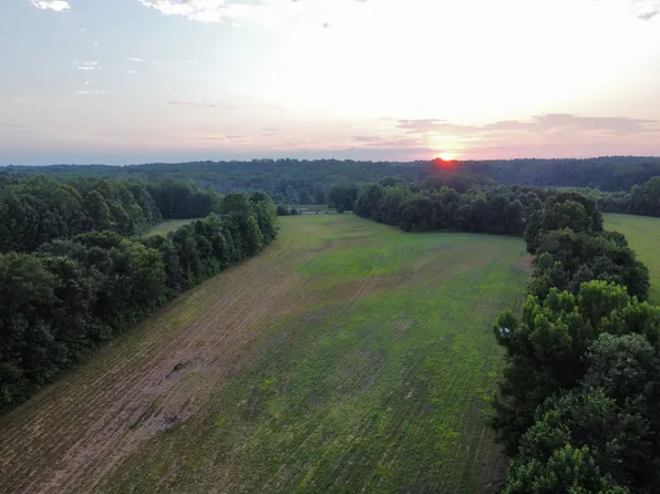 Roberts Rd, Pinson, TN 38366