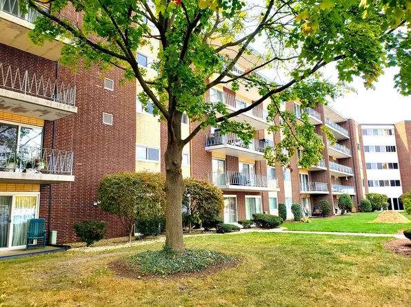 2900 Maple Ave APT 2B, Downers Grove, IL 60515