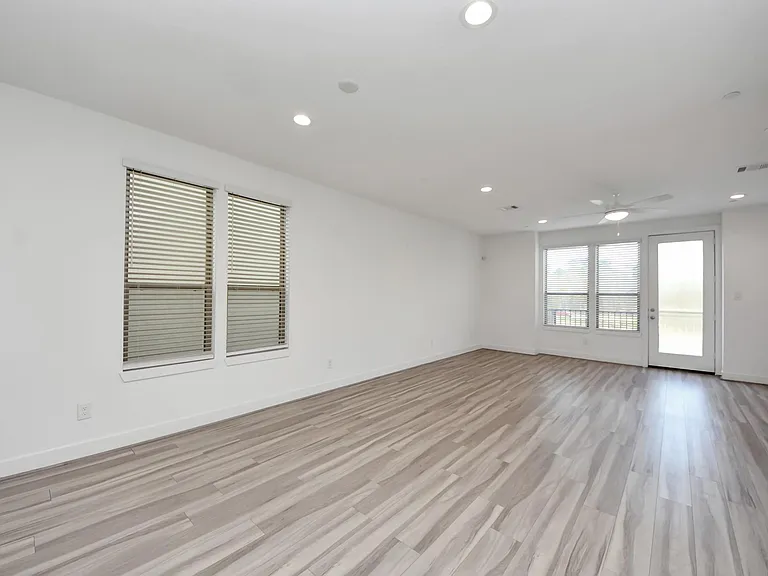 18716 Centro Main St #B — Photo 18