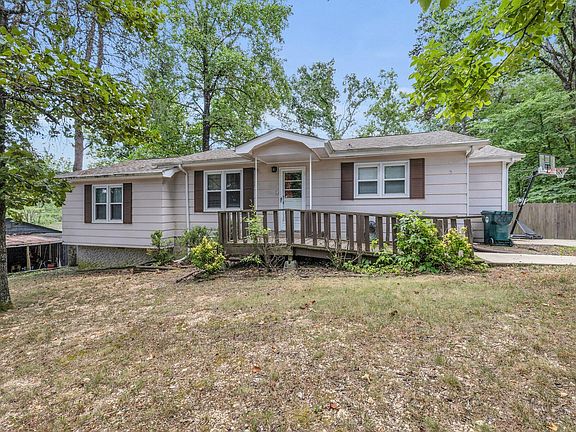 2nd image of 802 Winding Hills Ln