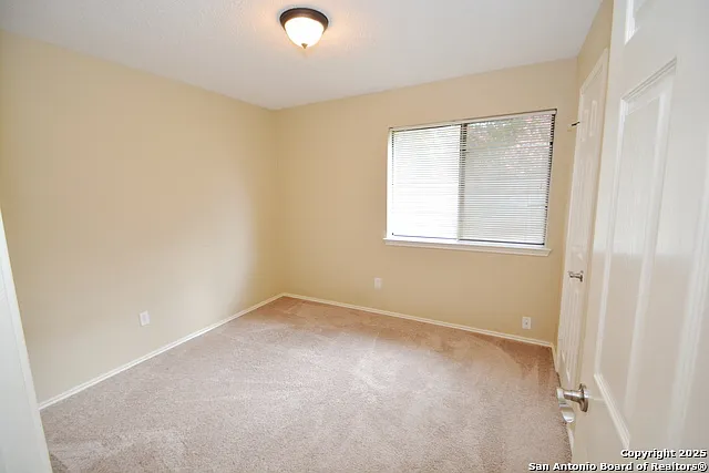 1011 Hedgestone Dr — Photo 11