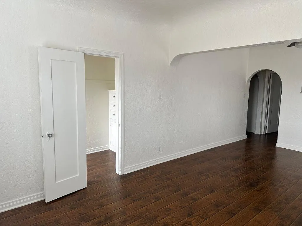 1/2 W 36th St, Los Angeles — Photo 4