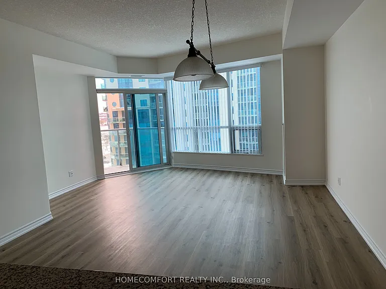33 Ellen St #909 — Photo 3