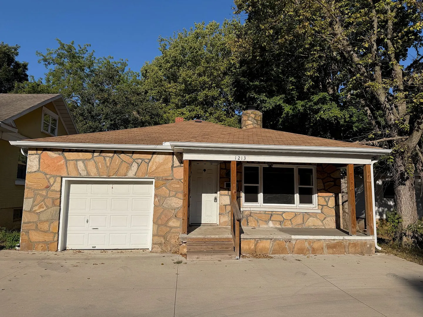 Updated 2 bedroom Home - Great Location — Photo 1
