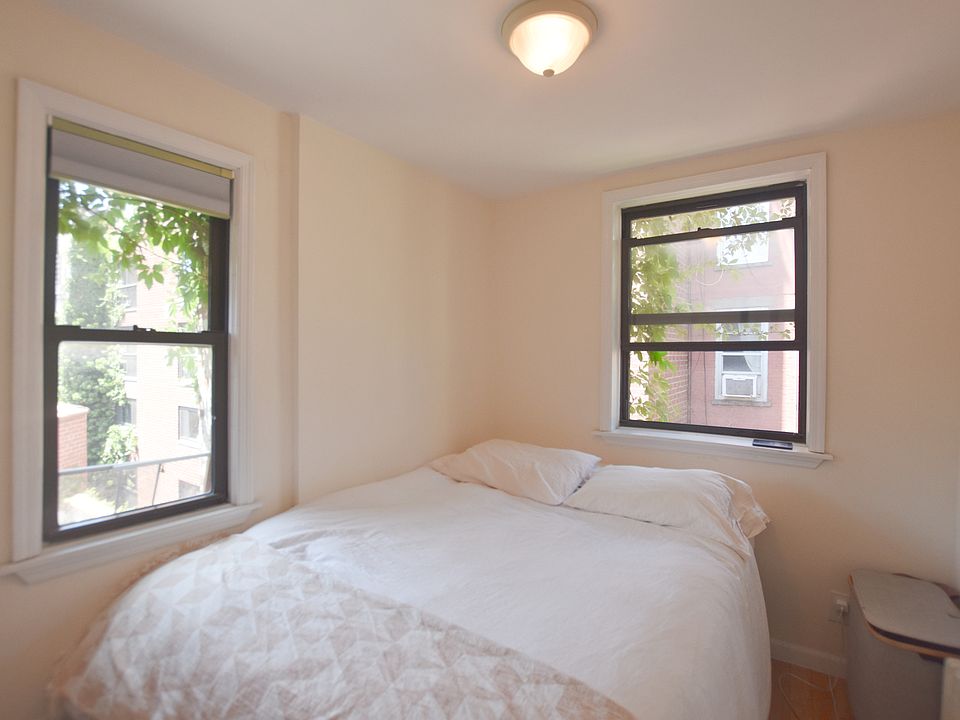 2nd image of 11 Cornelia St APT 9R