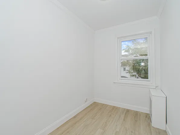 582 Bay Ridge Avenue image 25 of 41