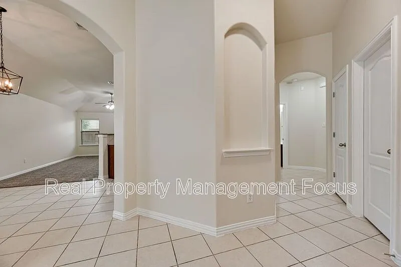 3 bed, 2.0 bath, 1520 sqft, $2,200 — Photo 3