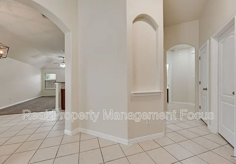 5037 Diamond Peak Ct — Photo 3