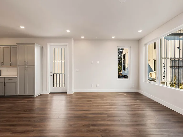 13335 Greenwood Ave N #D — Photo 8