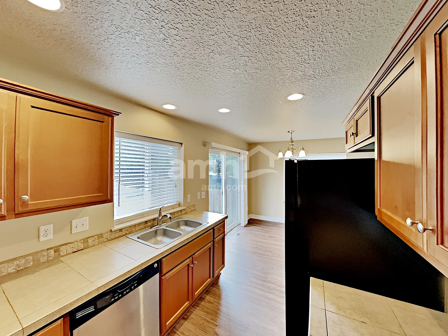 3 bed, 2.5 bath, 1612 sqft, $2,750 — Photo 4