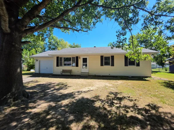 105 N Lawrence St, De Soto, IL 62924