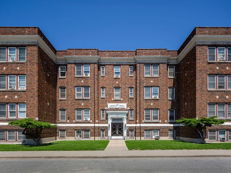 280 Erie St W — Photo 5