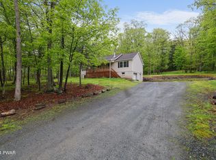 120 Westwood Ln, Hawley, PA 18428