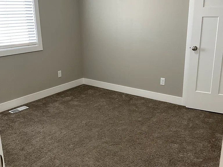 633 Lincoln St — Photo 5