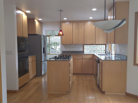 Large Kitchen with Gas Stove and SS appliances