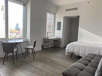 Rented by Gulia Wang, LREB