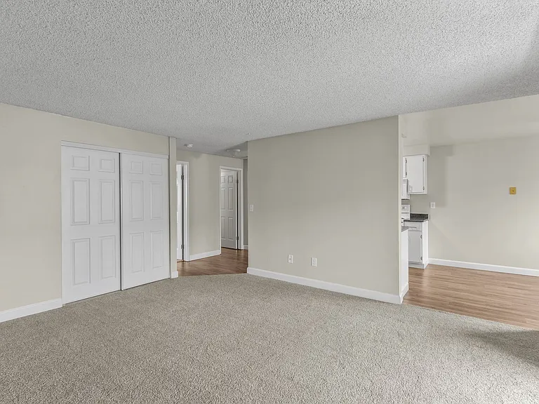 Irving Place Apartments — Photo 41