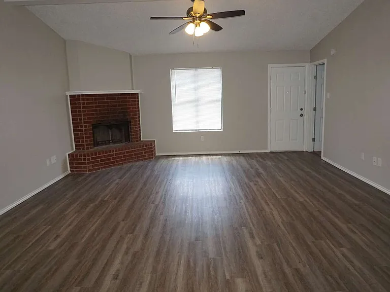 238 Genoa Ave — Photo 2